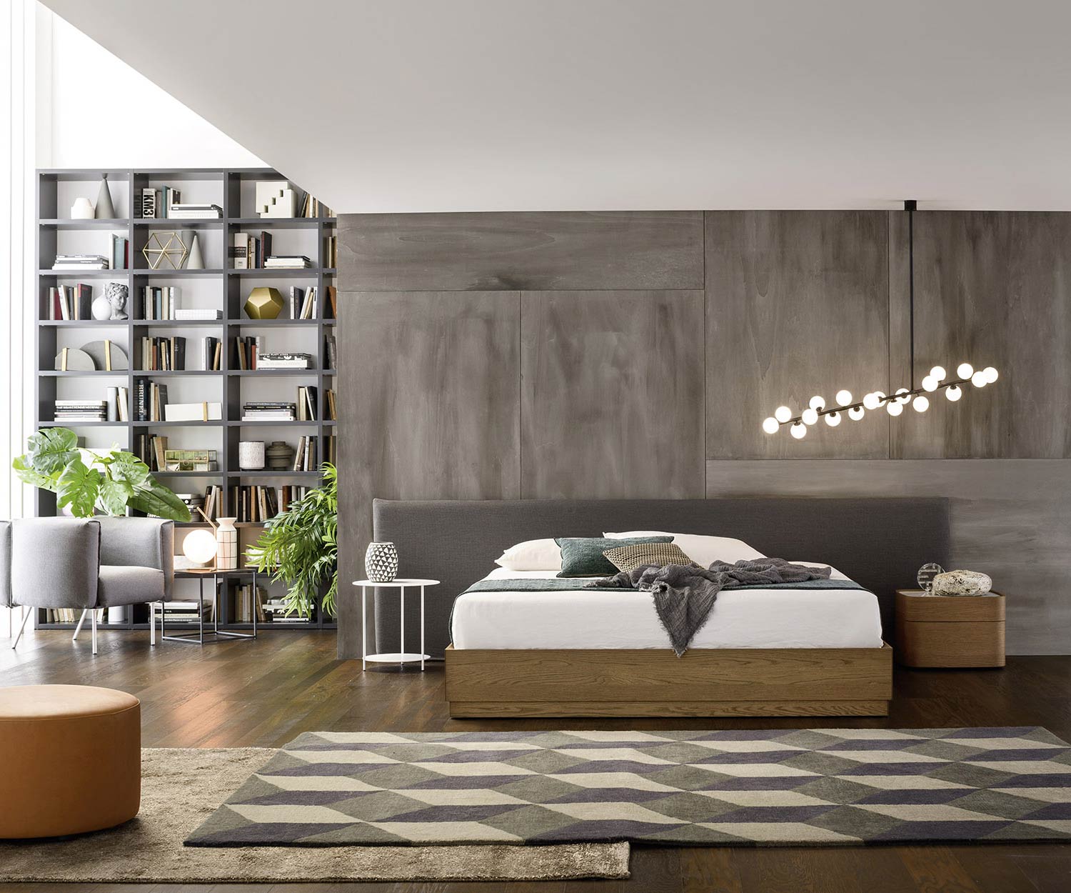 Moderner Design Nachttisch in Eiche hell honigfarben im Schlafzimmer Moderner Design Nachttisch in Eiche hell honigfarben im Schlafzimmer