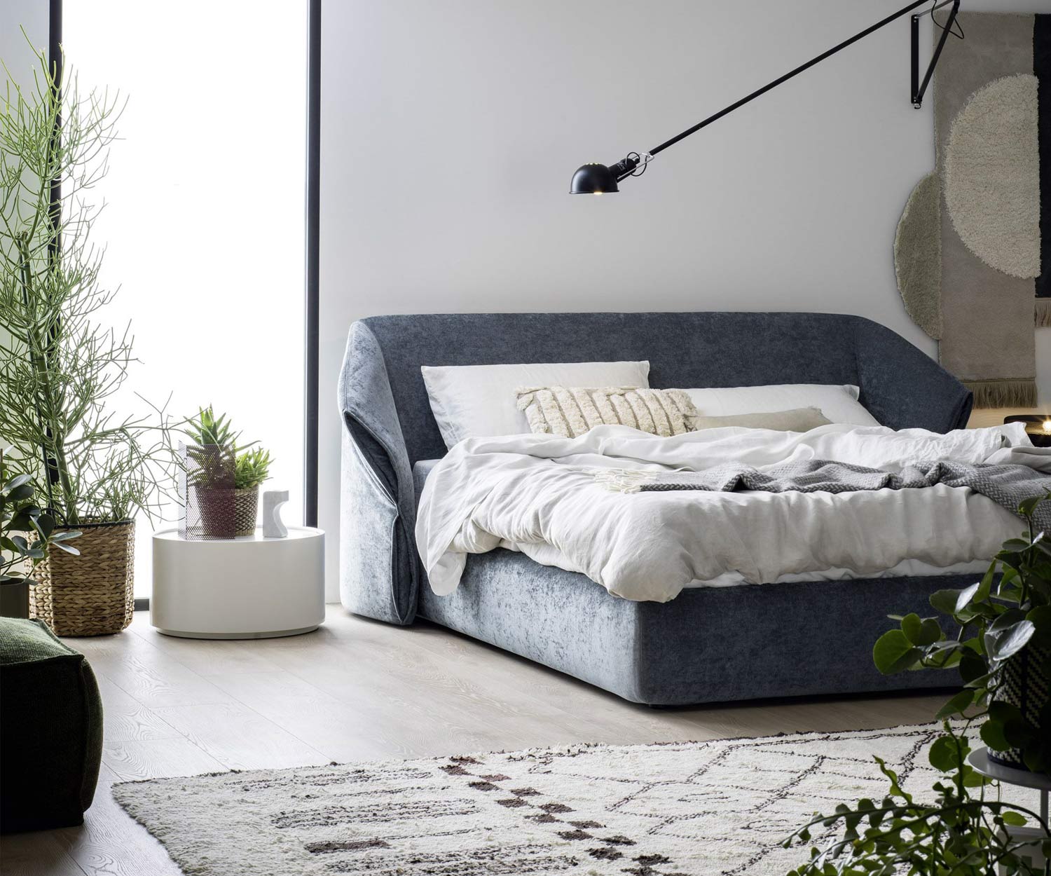 Hochwertiges Novamobili Bett Hide mit Bettkasten und in Grau Hochwertiges Novamobili Bett Hide mit Bettkasten und in Grau