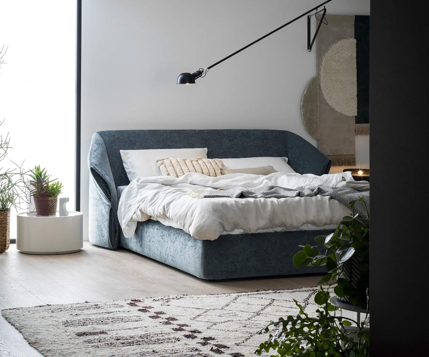 Hochwertiges Novamobili Bett Hide mit Bettkasten und in Grau Hochwertiges Novamobili Bett Hide mit Bettkasten und in Grau