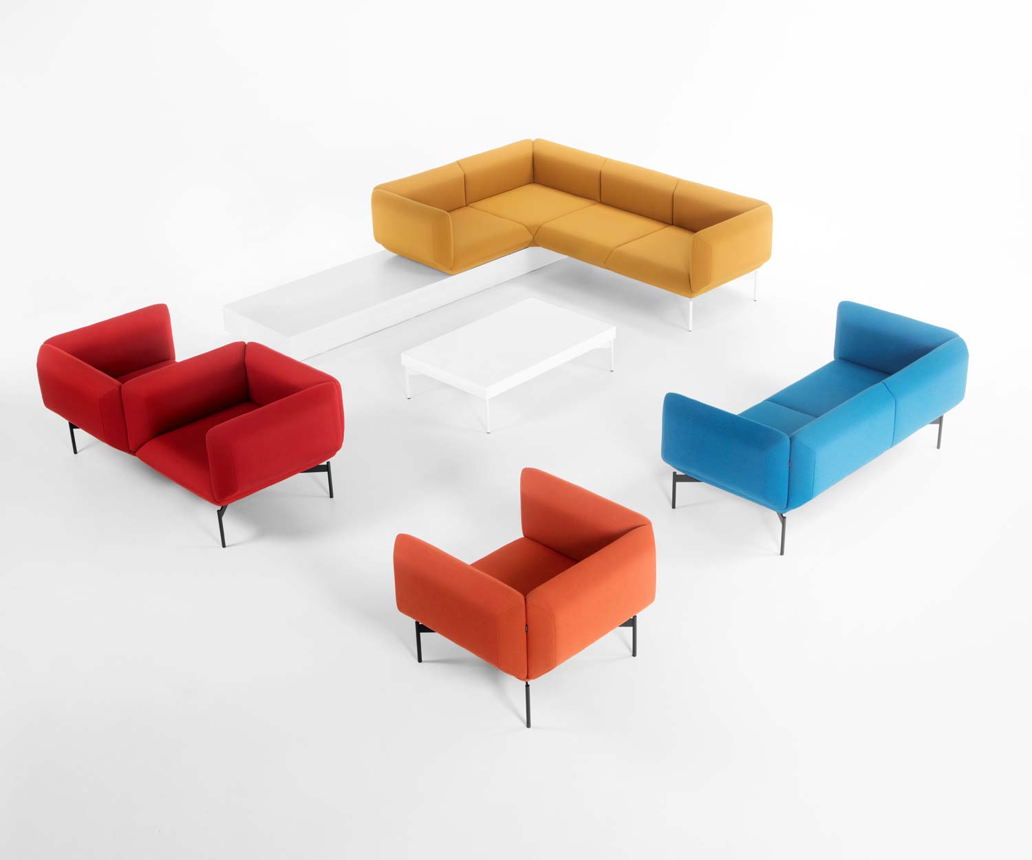 Ensemble von Prostoria Segment Sesseln und Sofas in Gelb, Rot, Blau und Orange Ensemble von Prostoria Segment Sesseln und Sofas in Gelb, Rot, Blau und Orange