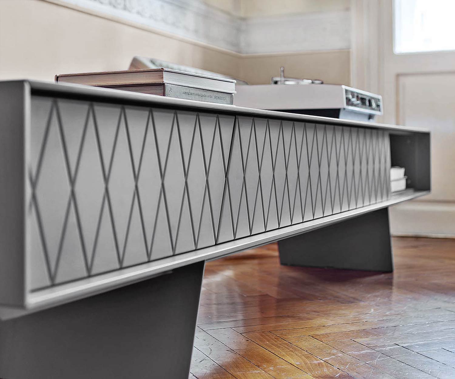 al2 e klipse 008 Design Design Lowboard auf Füßen mit Front Rautenmuster und Klapptür al2 e klipse 008 Design Design Lowboard auf Füßen mit Front Rautenmuster und Klapptür