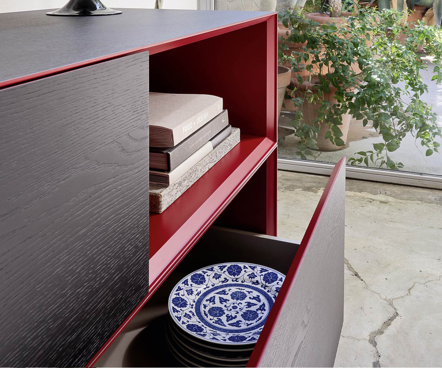 Detail Schublade + offenes Fach modernes Minimal 11 Sideboard von Livitalia Detail Schublade + offenes Fach modernes Minimal 11 Sideboard von Livitalia