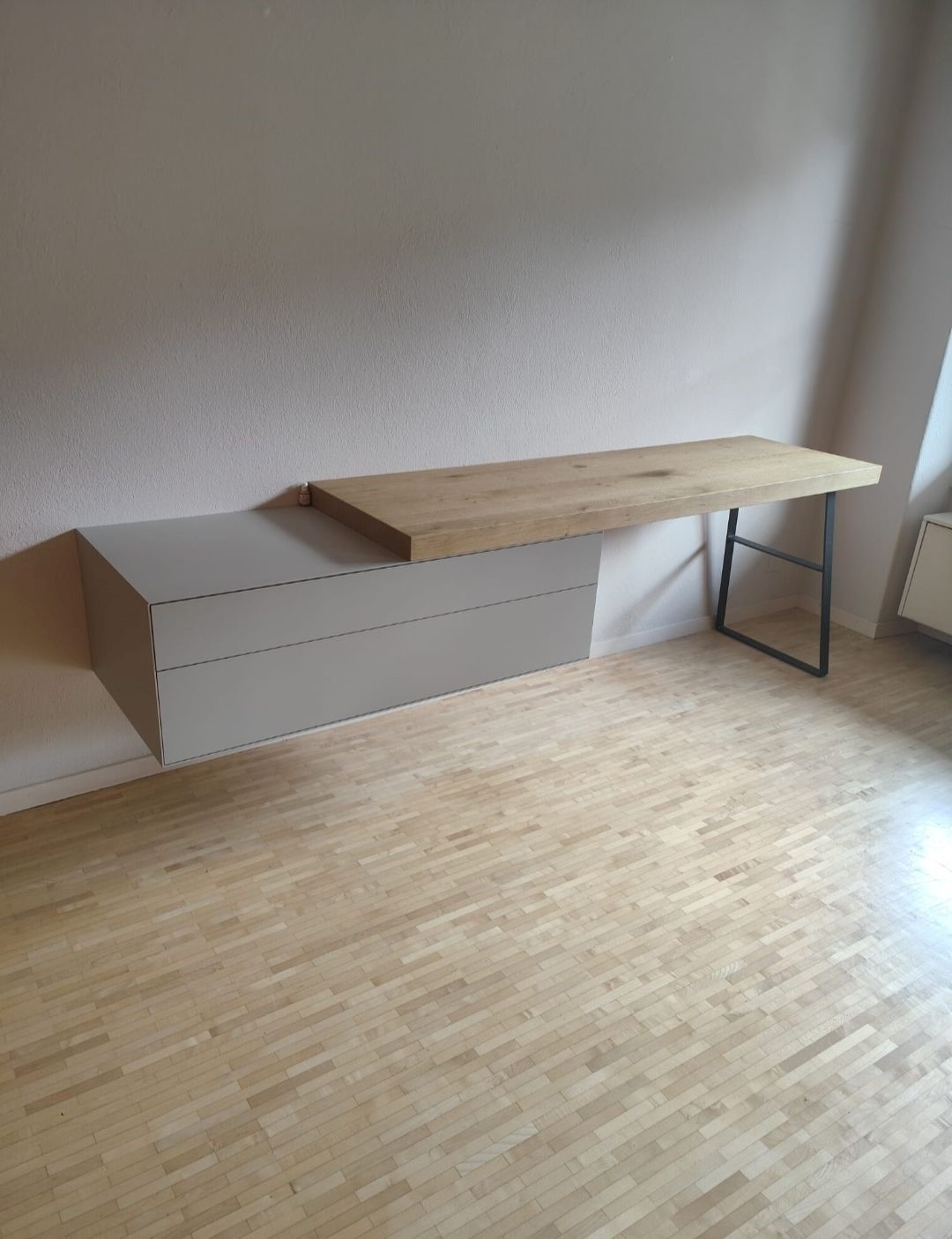 Ecletto Wandkommode Hellgrau mit Schreibtisch