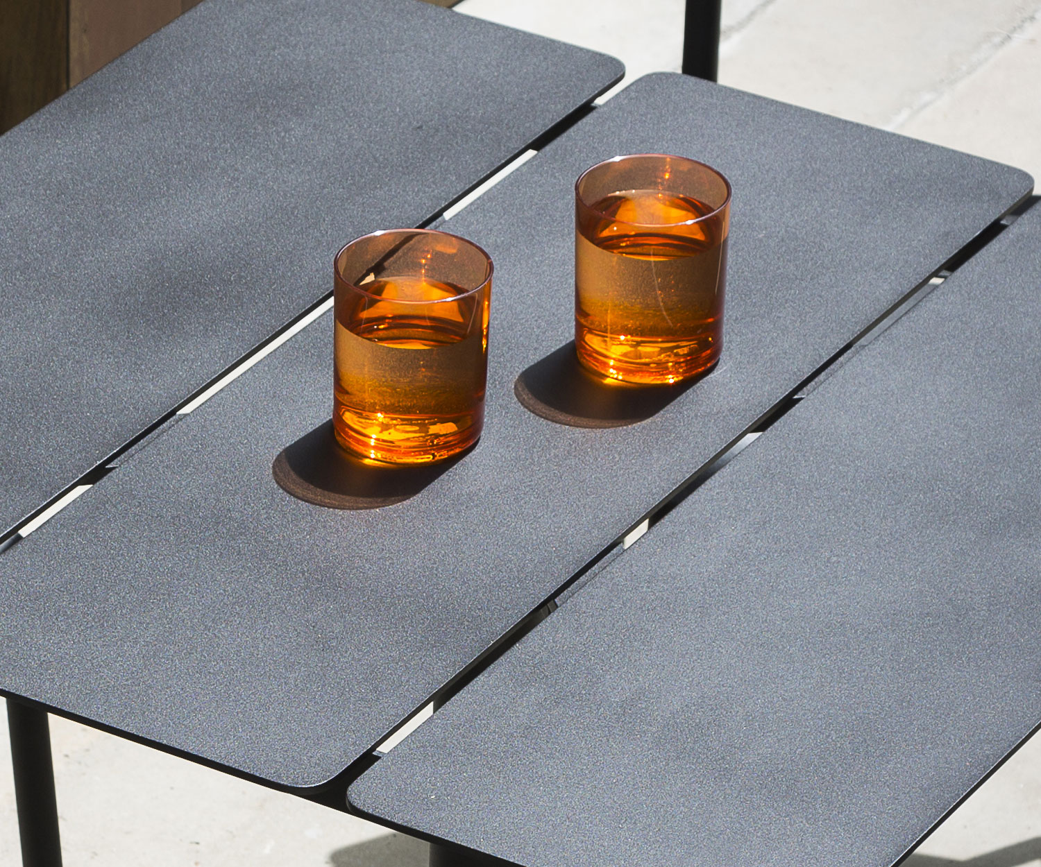 Oasiq Ceru Aluminium Esstisch B 80 cm anthrazit