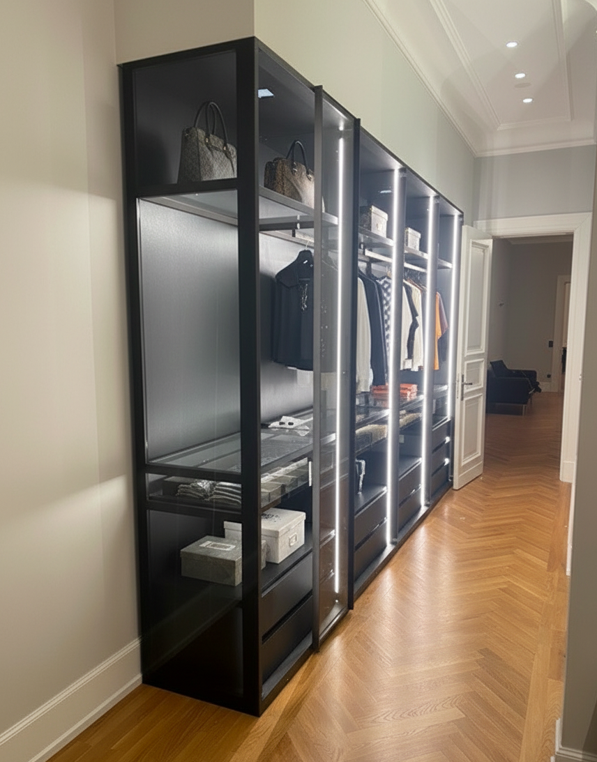 Perry Kleiderschrank mit Beleuchtung schnes Bild 1 Perry Kleiderschrank mit Beleuchtung schnes Bild 1