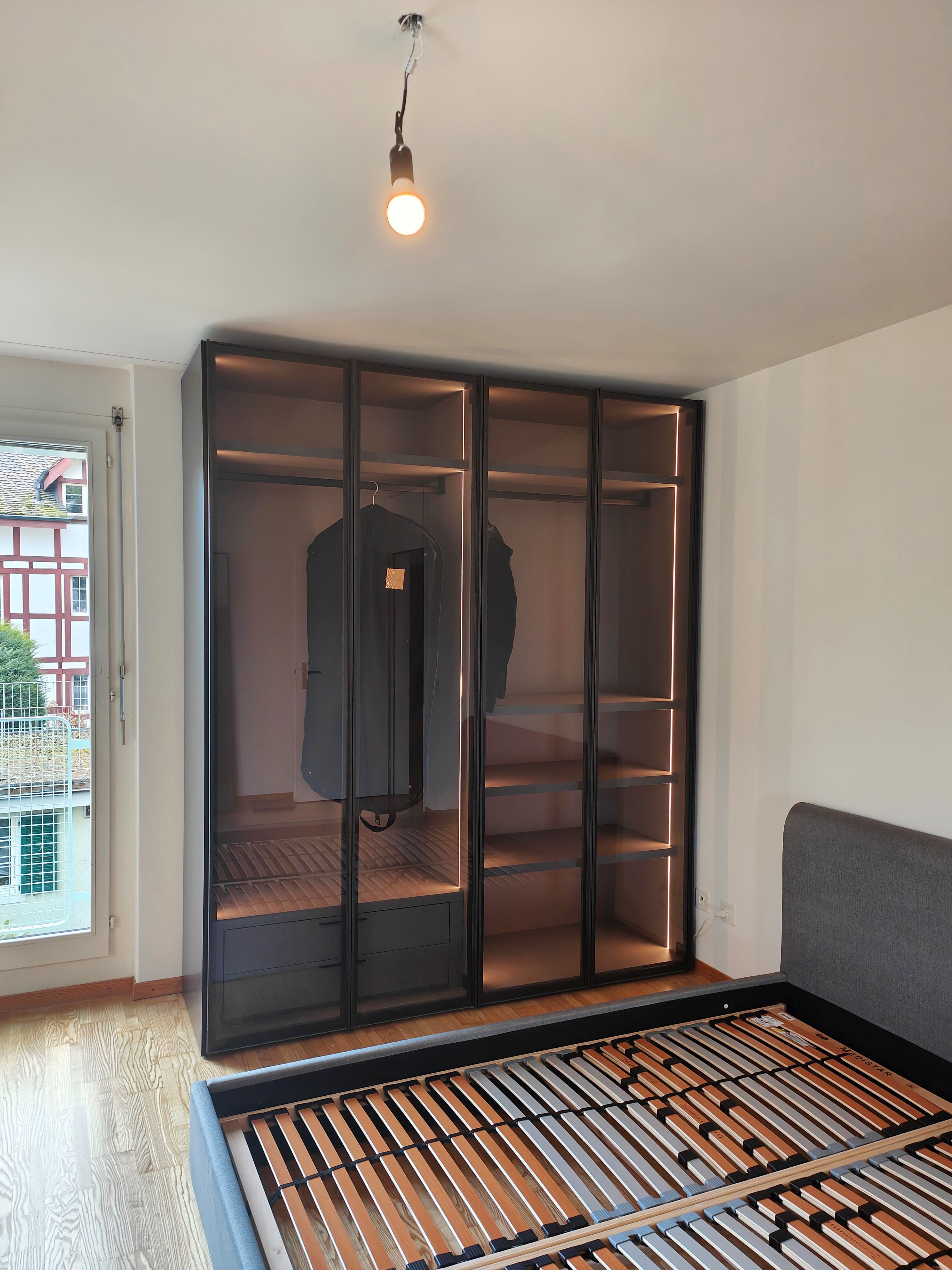 PErry Kleiderschrank-Mitt-ausstattung PErry Kleiderschrank-Mitt-ausstattung