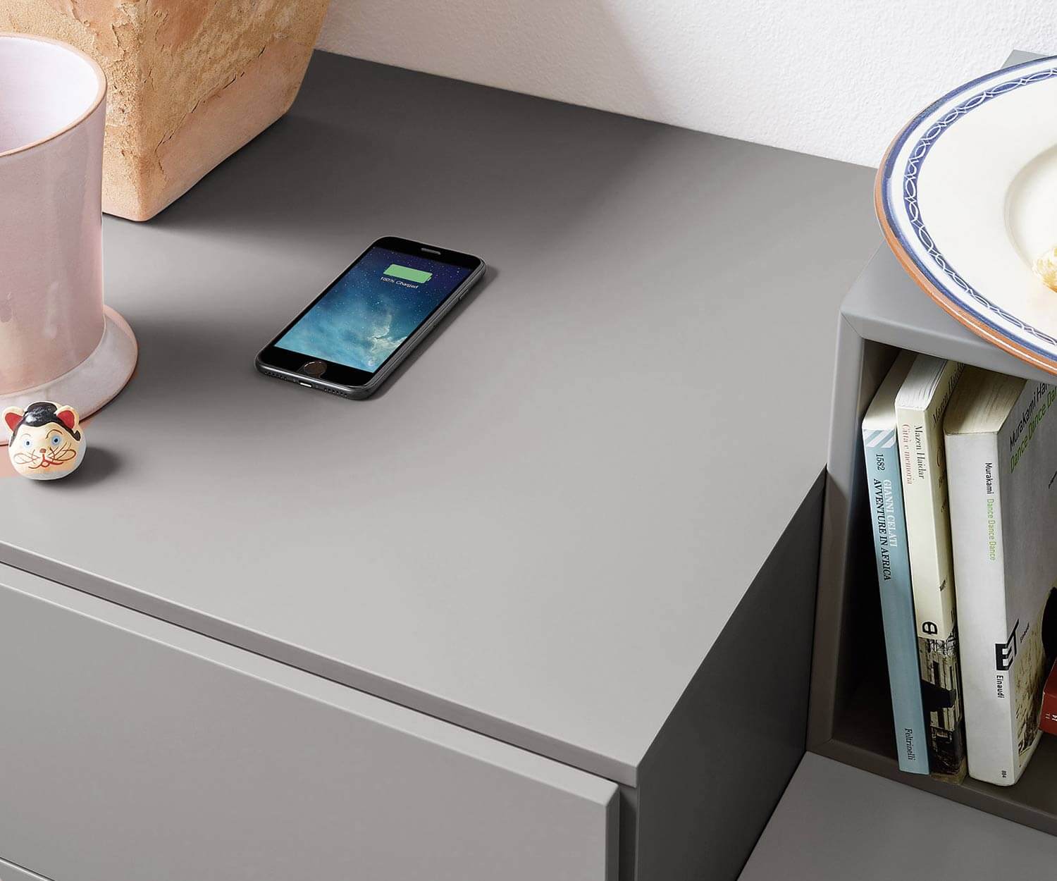 Moderner Design Nachttisch mit Kabelloser Qi Ladestation Moderner Design Nachttisch mit Kabelloser Qi Ladestation