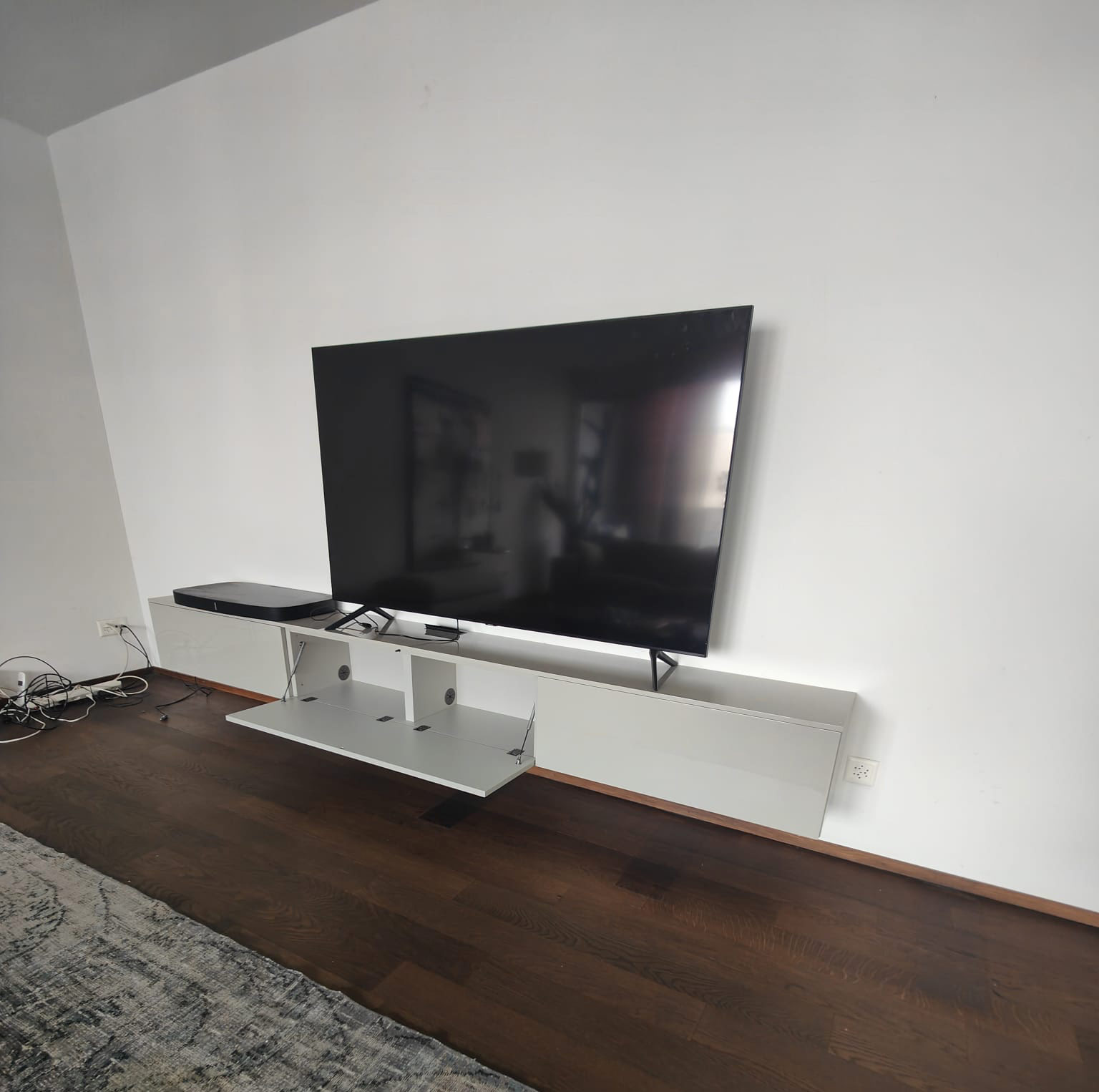 Livitalia-Box-Lowboard-Konfigurator-Wand-300-33-5-35-glanz-hellgrau1