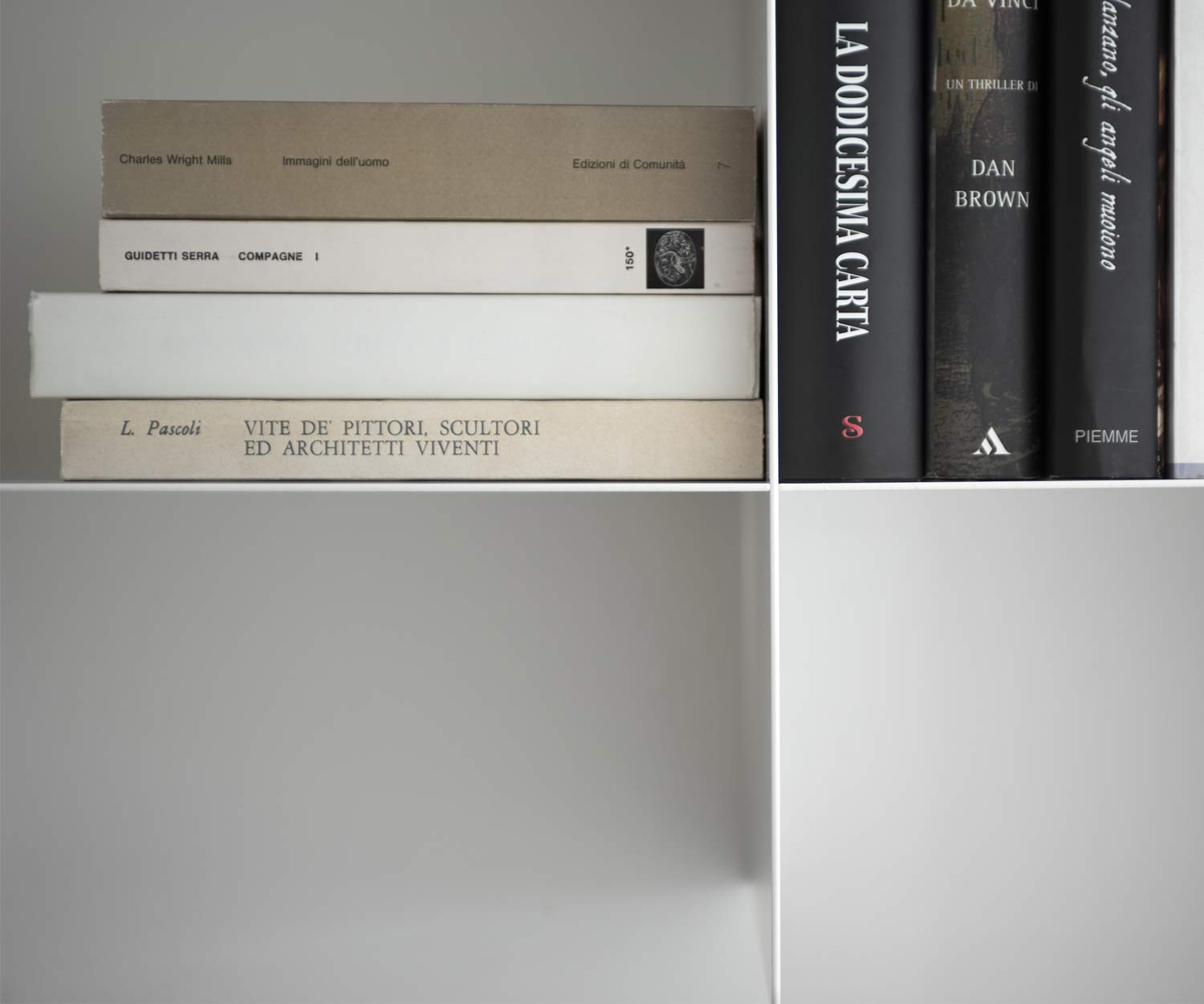 MEME Designer Innesto Bücherregal für die Wand aus Metall dünn schlank MEME Designer Innesto Bücherregal für die Wand aus Metall dünn schlank