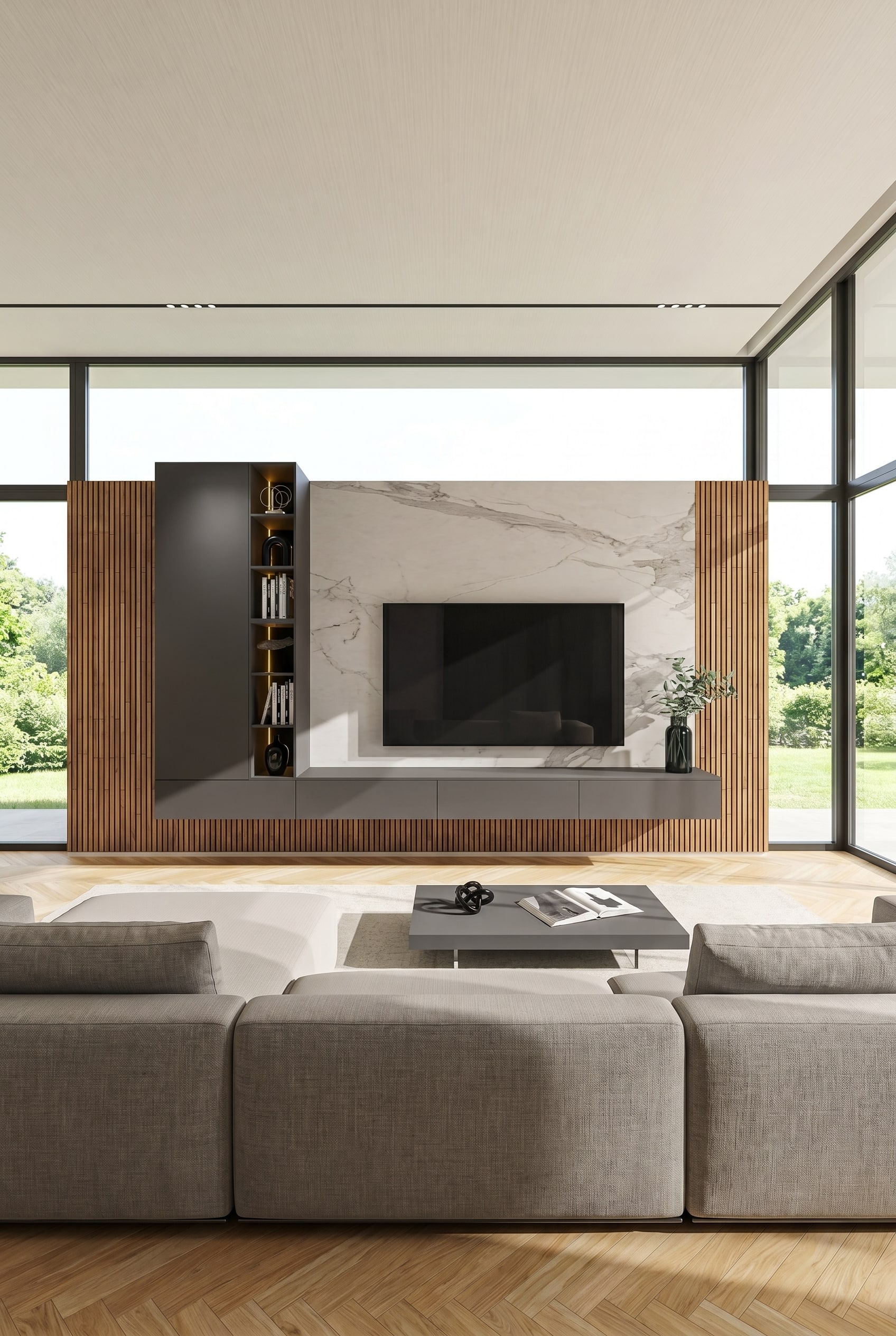 Luxuri&ouml;ses Wohnzimmer mit grauer Wohnwand, asymmetrischem Regal, Marmor-R&uuml;ckwand und Holzlamellen