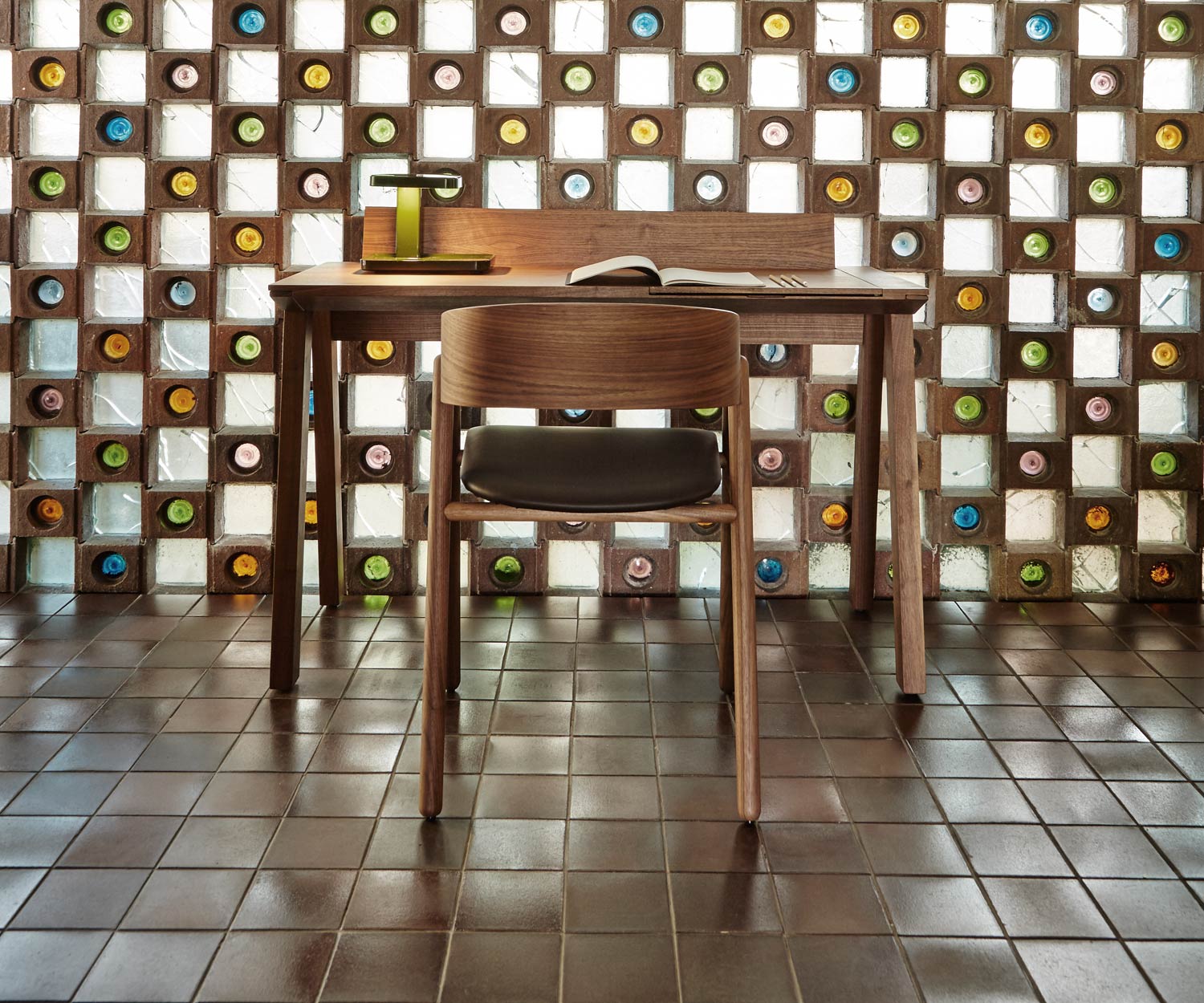 Punt Mava Walnuss Design Stuhl massives Gestell Sitzfläche Rückenlehne furniert Punt Mava Walnuss Design Stuhl massives Gestell Sitzfläche Rückenlehne furniert