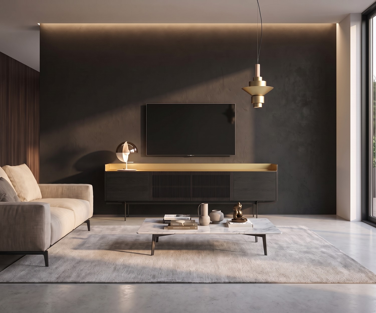 Punt Stockholm TV Lowboard in Schwarz mit Goldakzent im modernen Wohnzimmer neben Sofa und Marmortisch.