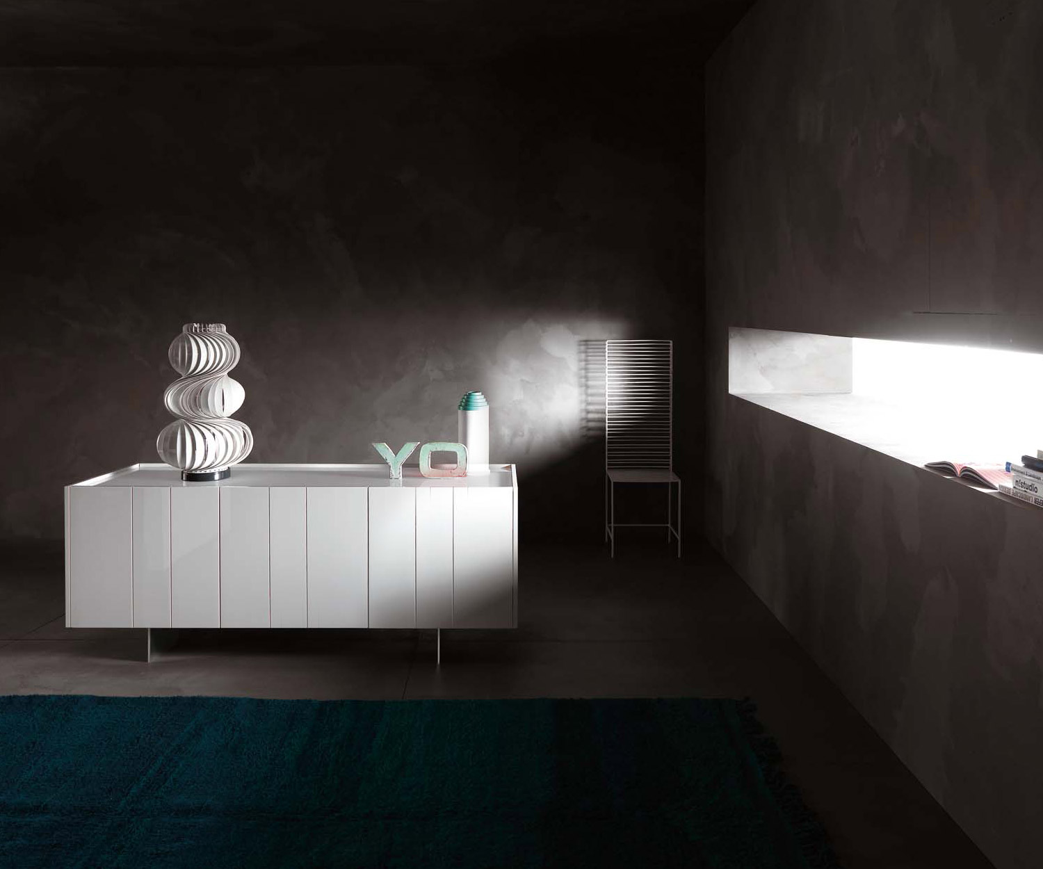 Exklusives Novamobili Design Sideboard Stripe 3 Weiß mit senkrechten Metallstreifen Exklusives Novamobili Design Sideboard Stripe 3 Weiß mit senkrechten Metallstreifen