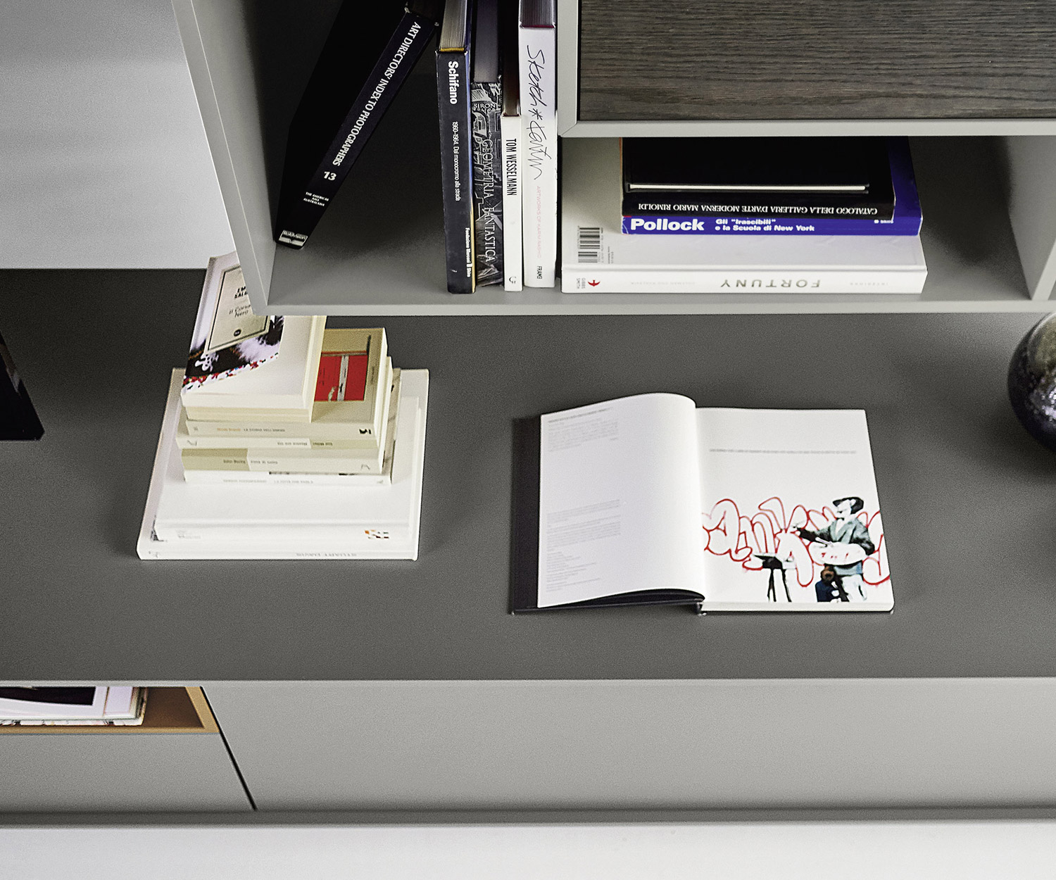 Hochwertige Livitalia Designer Wohnwand C21 in matter Lackierung in Grau Hochwertige Livitalia Designer Wohnwand C21 in matter Lackierung in Grau