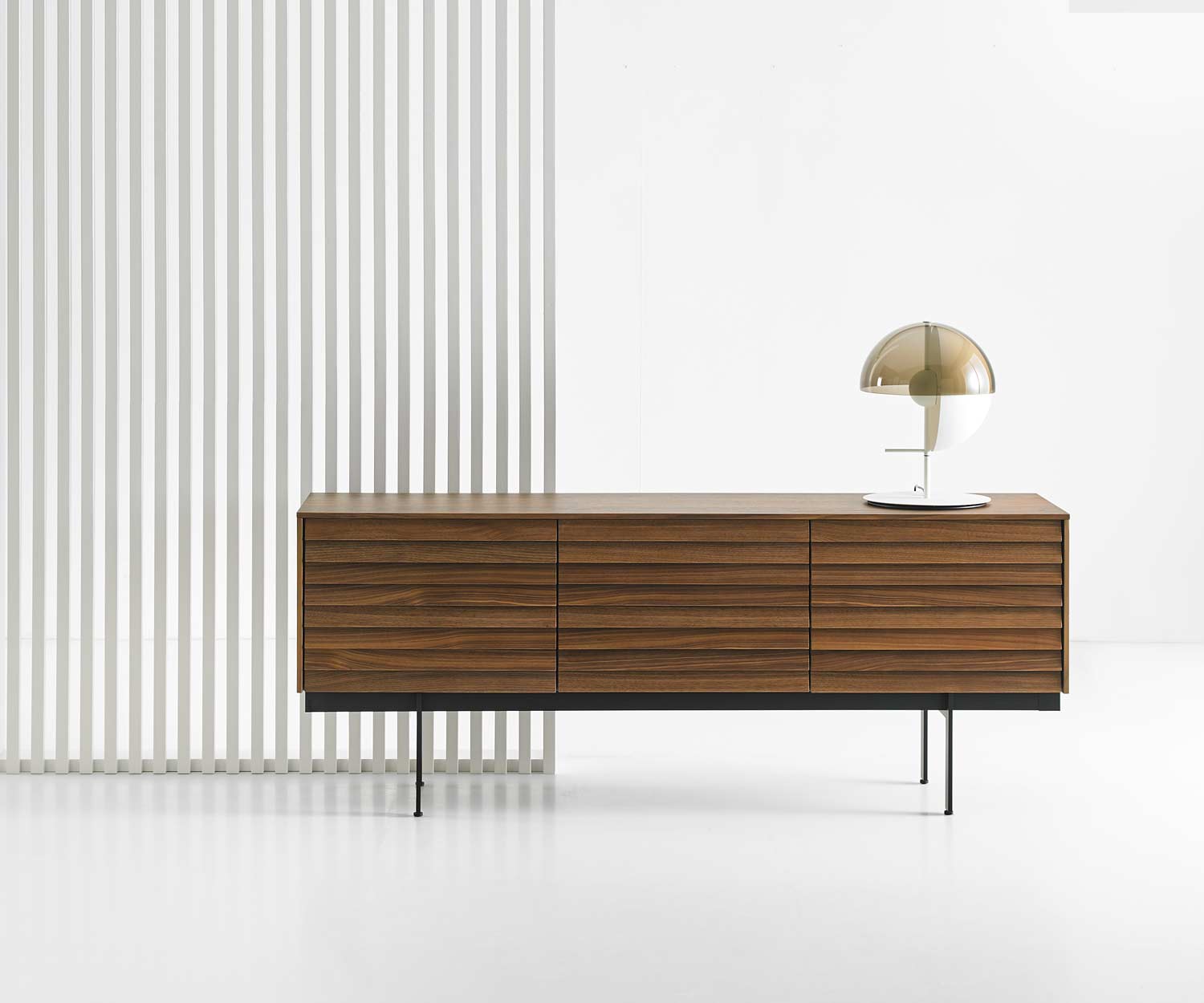 Design Konfigurator mit zwei Modulen auf Füßen stehend als Sideboard Design Konfigurator mit zwei Modulen auf Füßen stehend als Sideboard