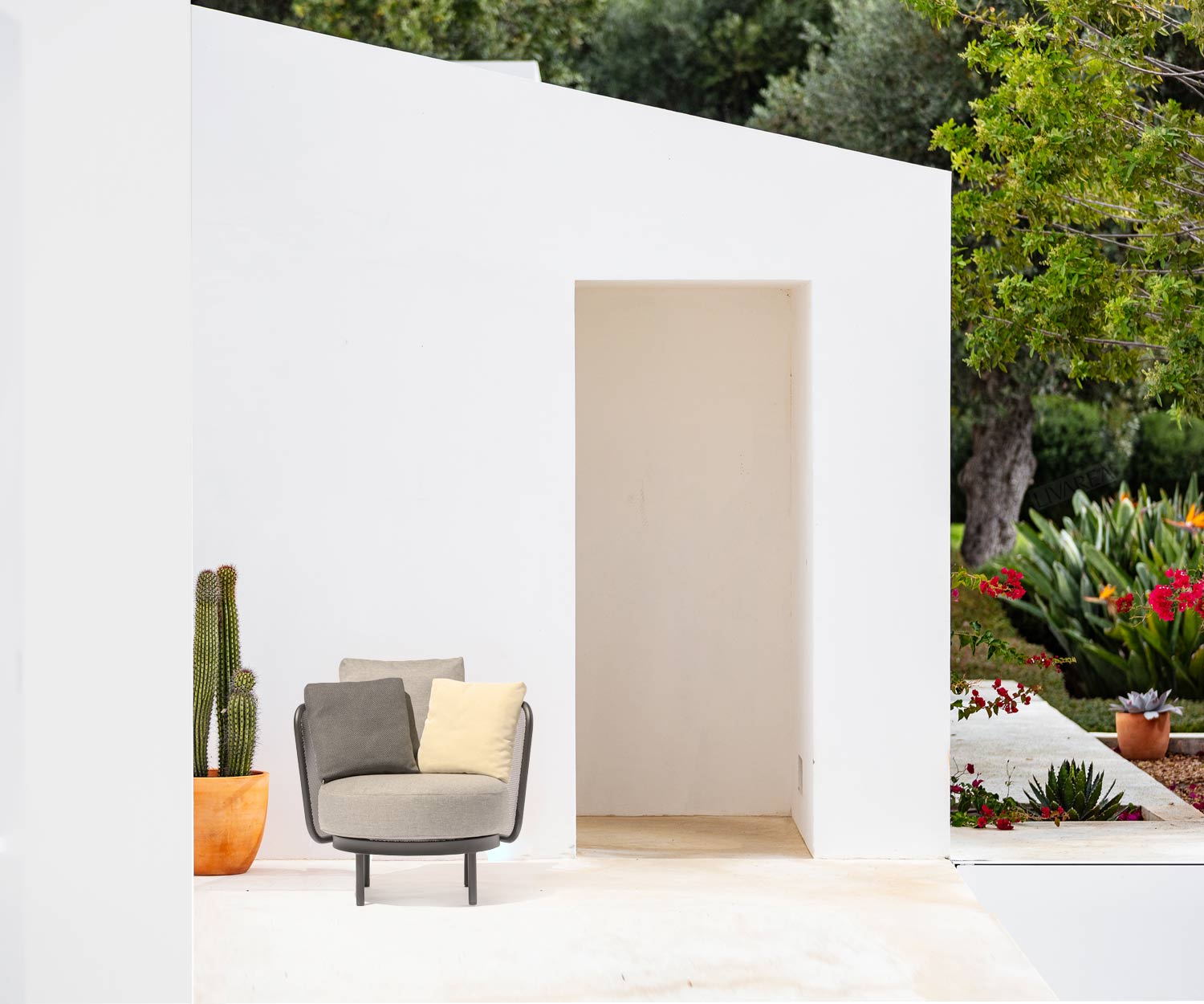 Todus Baza Round Design Clubsessel auf der Terrasse Todus Baza Round Design Clubsessel auf der Terrasse