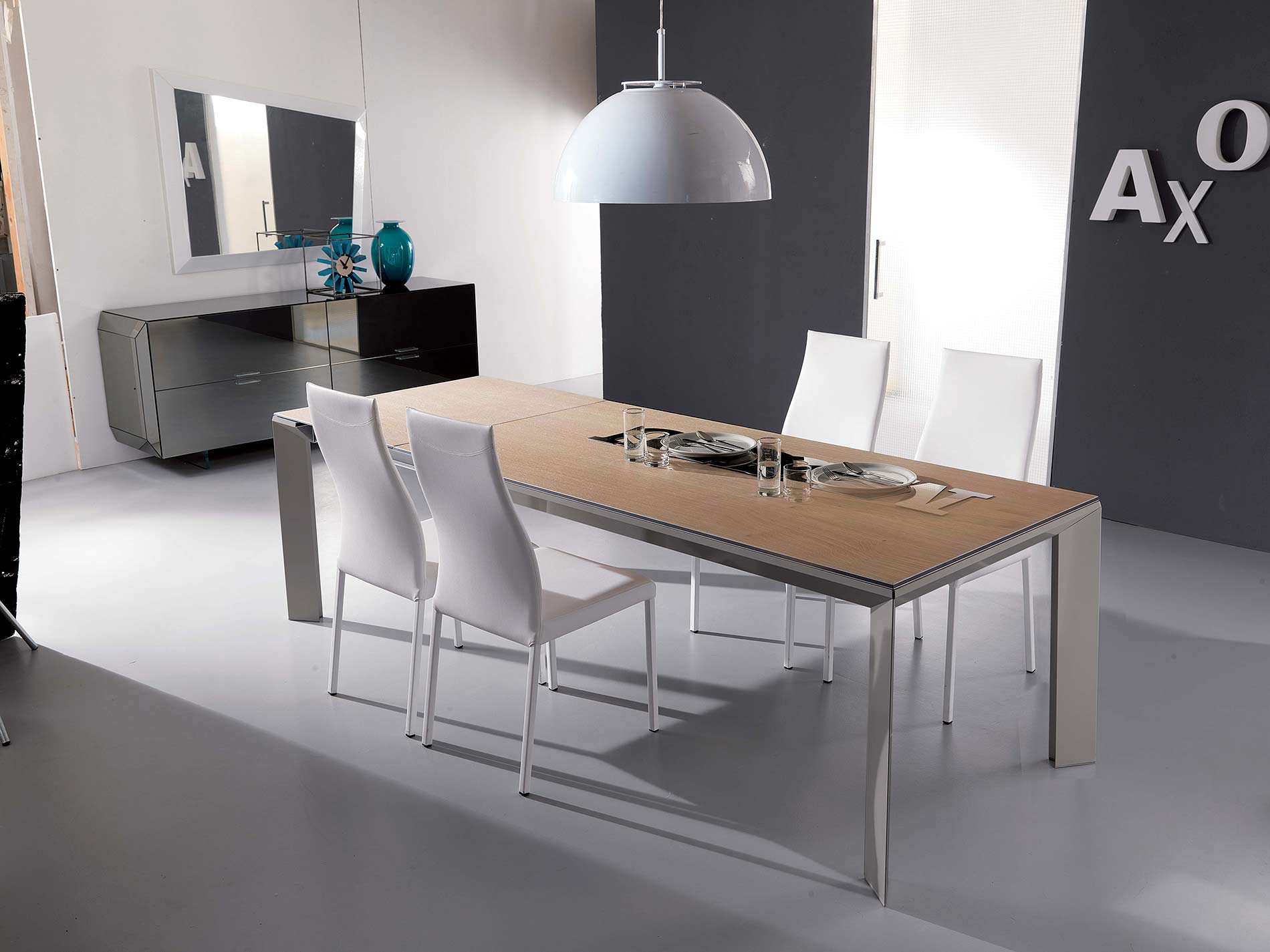 Weißer Design Lederstuhl