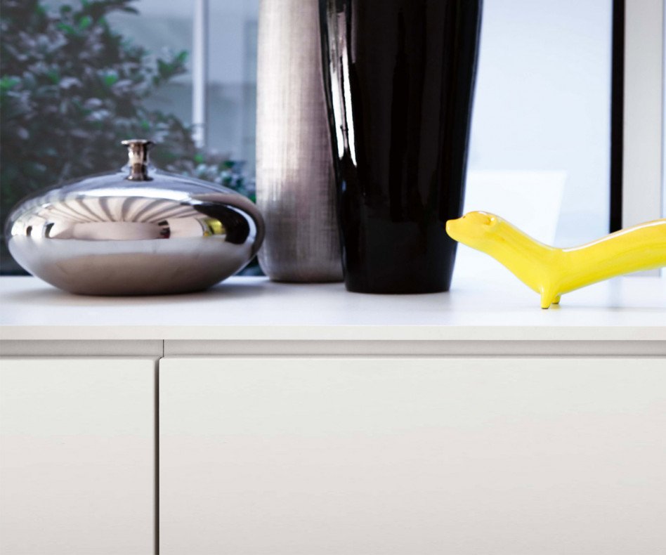 Novamobili Design Sideboard Schatten 4 Detail Abdeckplatte mit Dekoartikeln Novamobili Design Sideboard Schatten 4 Detail Abdeckplatte mit Dekoartikeln