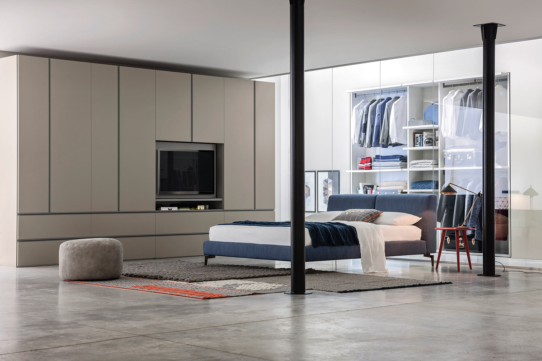 Kleiderschrank mit TV Halterung Kleiderschrank mit TV Halterung