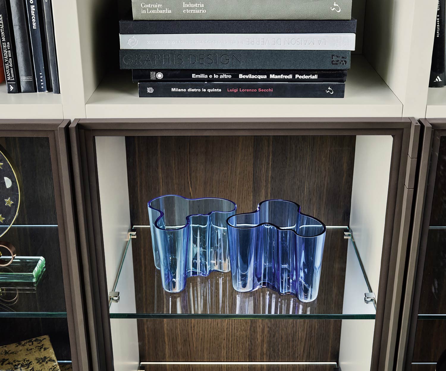 Modernes Livitalia Design Bücherregal C60 mit Leiter und Glasvitrine Modernes Livitalia Design Bücherregal C60 mit Leiter und Glasvitrine