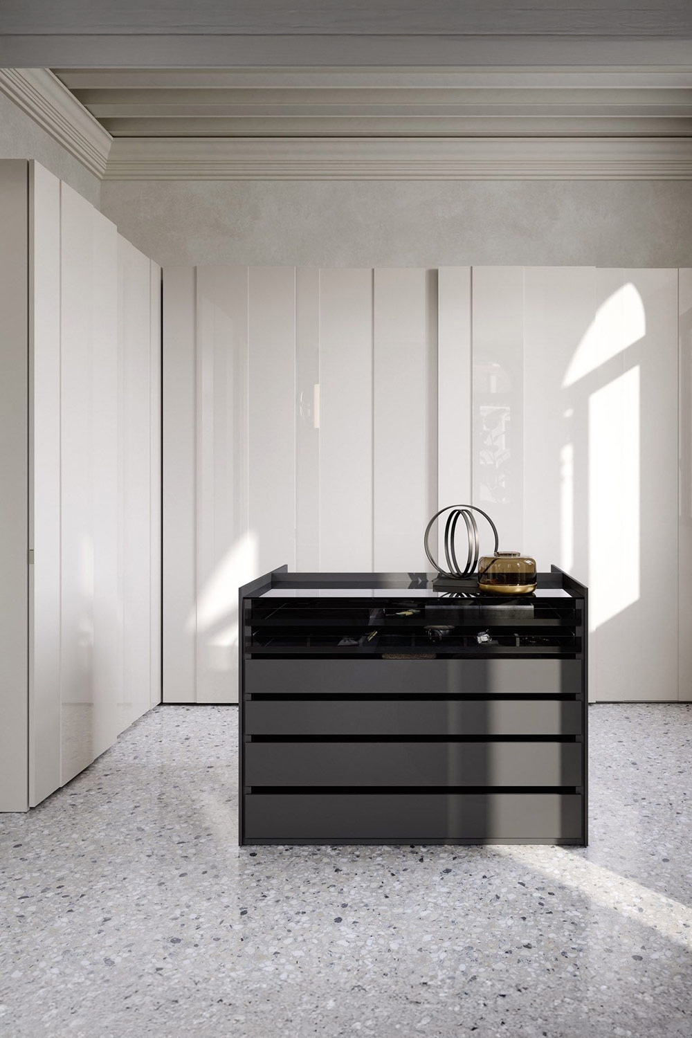 geschlossener-weisser-eckkleiderschrank-mit-einer-dunklen-mittelinsel